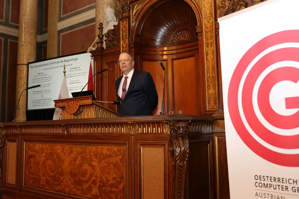 Georg Gottlob am Podium bei der Zemanek Lecture