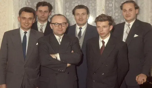 Das Mailüfterl Team (v.l.n.r.) vorne: Rudolf Bodo, Heinz Zemanek, Viktor Kudielka hinten: Kurt Walk, Eugen Mühldorf, Kurt Bandat (Team-Mitglied Peter Lucas nicht im Bild)