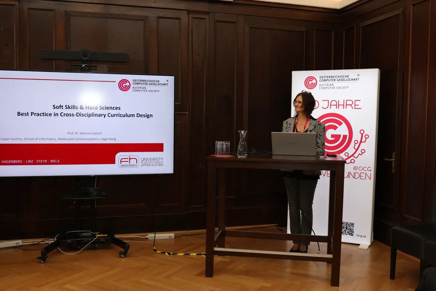 Martina Gaisch bei ihrem Vortrag