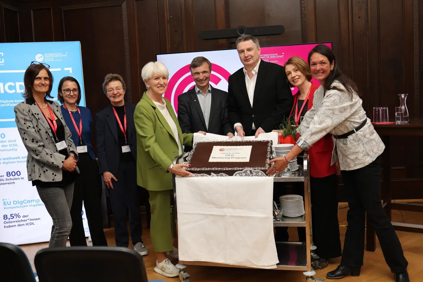 Gruppenfoto: Martina Gaisch, Verena Fuchsberger-Staufer, Gerti Kappel, Maria Rauch-Kallat, Ronald Bieber, Alexander Prosser, Clara Neppel, Maria Geir