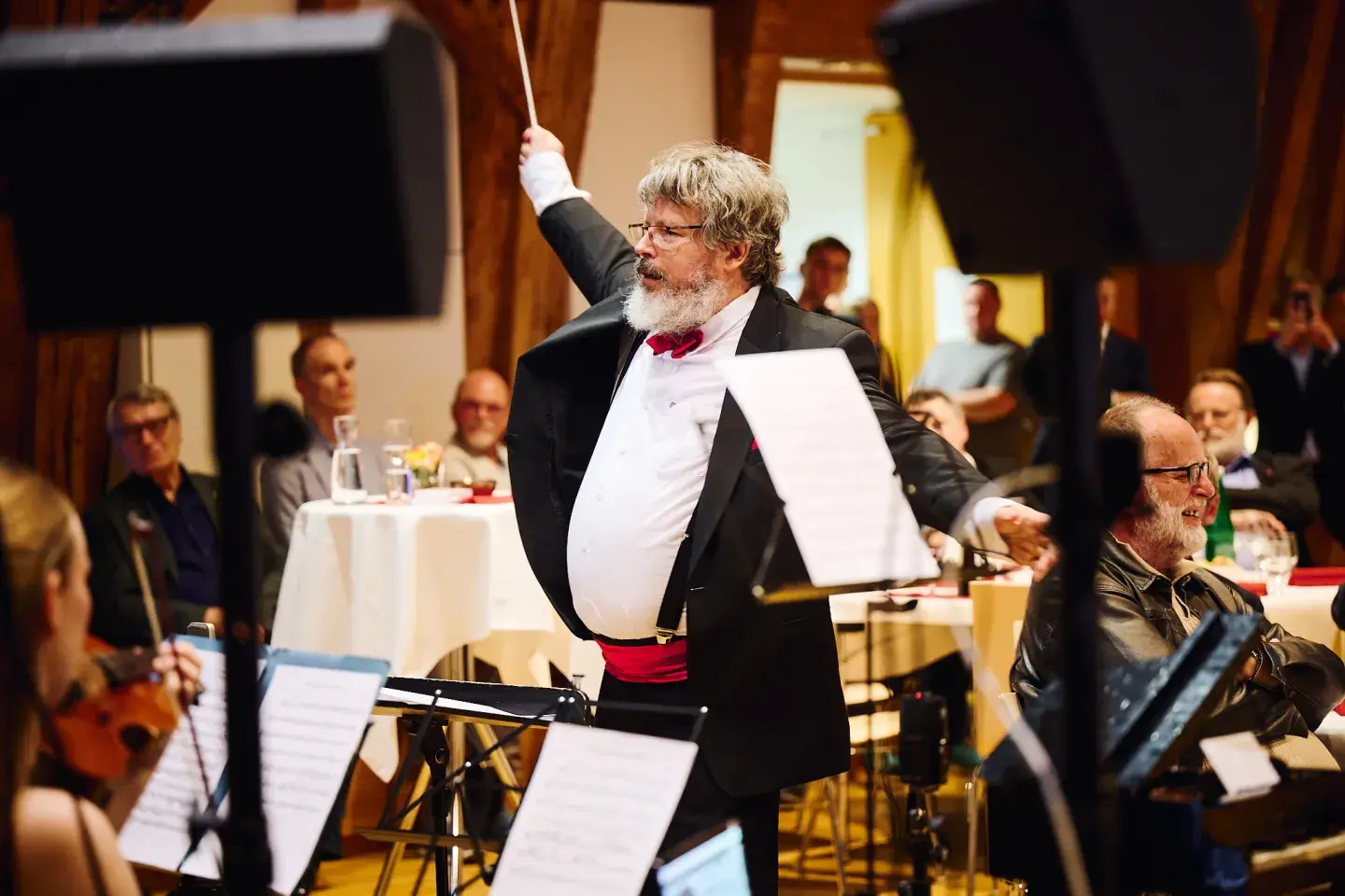 Peter Reichl dirigiert das Ensemble C#