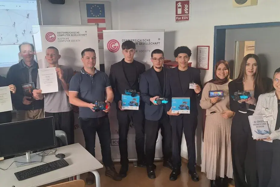 Workshopteilnehmende mit Trainer vor Rollup