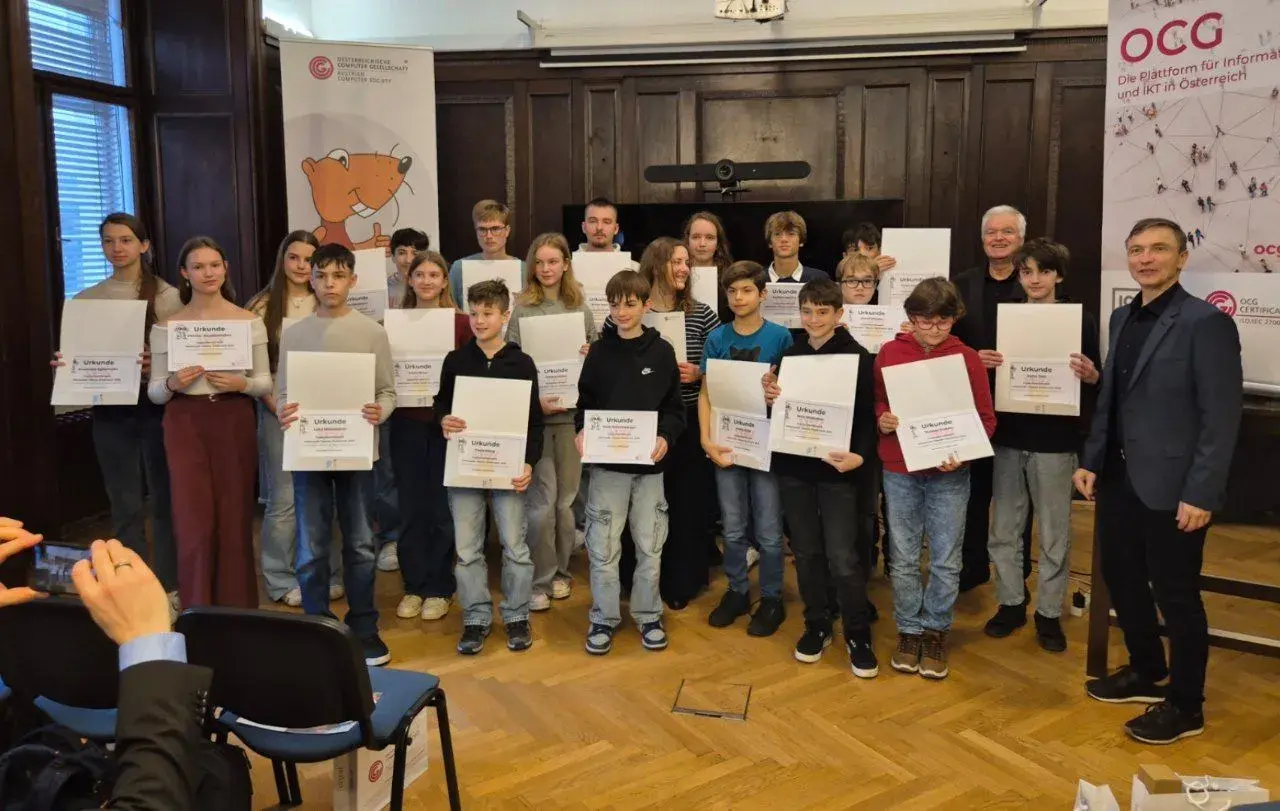 Sieger*innen des Jugendwettbewerbs Informatik-Talente Österreich mit R. Bieber und G. Futschek