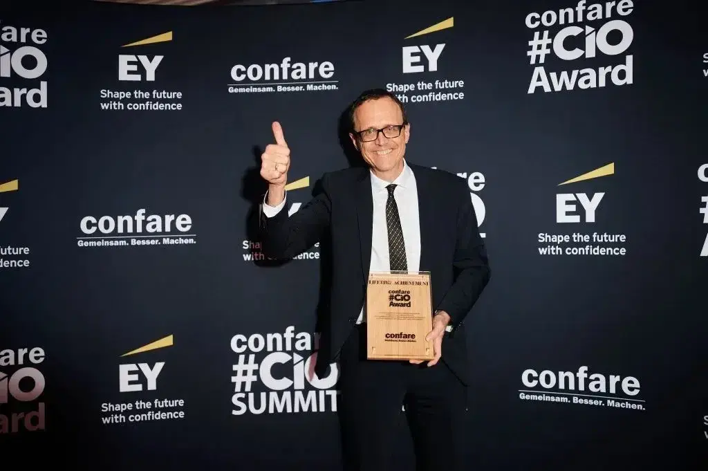 Hermann Sikora erhält den Confare Lifetime Award 2026 (c) Confare