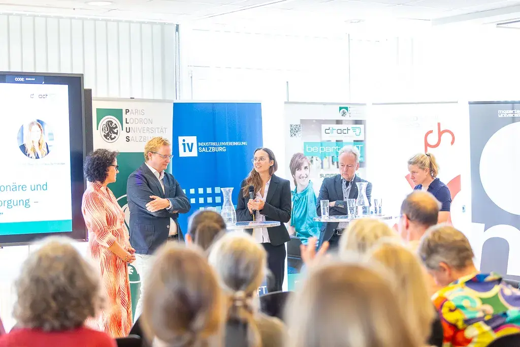 Paneldiskussion mit Daniela Gutschi, Landesrätin Salzburg, Matthias Gabriel Vavrovsky, Ärztekammer Salzburg, Ekaterina Akimova-Höpner, Gründerin BioBeatZ, Thomas Caspari, Paracelsus Medizinische Privatuniversität, Cornelia Schneider, FH Salzburg (c) Sami Bruckner