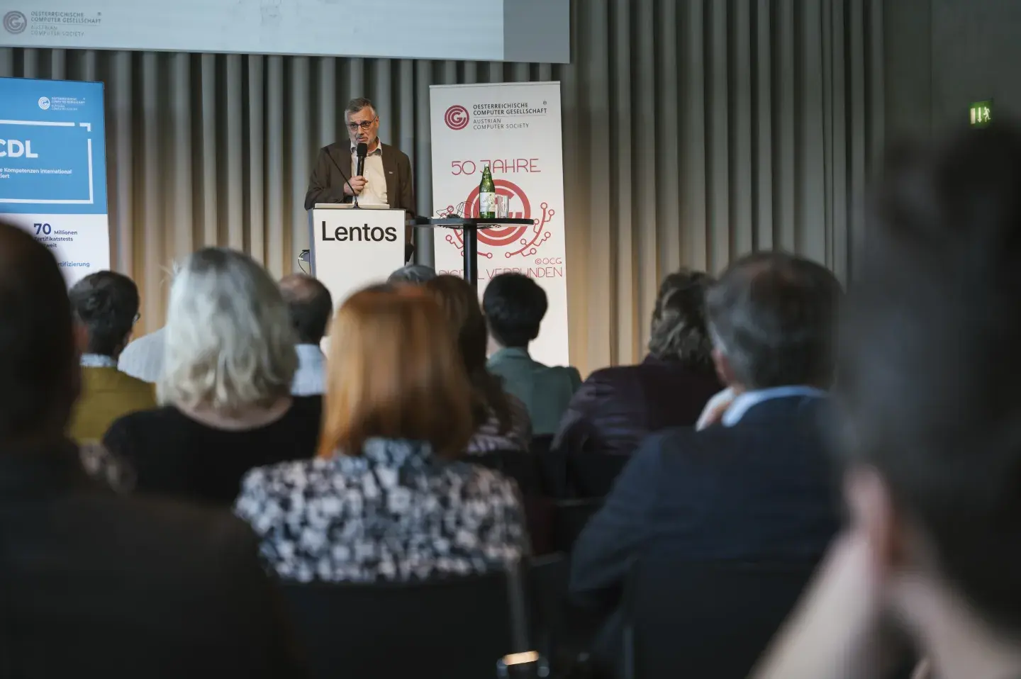 Bildungsdirektor Alfred Klampfer betonte die Wichtigkeit von digitaler Bildung in den Schulen ©Kneidinger-Photography