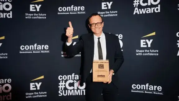 Hermann Sikora erhält den Confare Lifetime Award 2026 (c) Confare